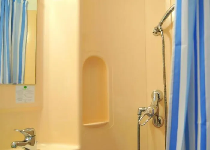 ホテル ファストホテル カルカソンヌ